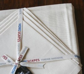 Homescapes 4 Serviettes de table de LUXE (45 x 45cm). Pur coton ULTRA DOUX. Couleur CREME Homescapes 4 Serviettes de table de LUXE (45 x 45cm). Pur coton ULTRA DOUX. Couleur CREME 2