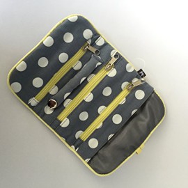 Issu-du-commerce-quitable-Inscription-Rouleau-pochette–bijoux-de-voyage-fait-main-motif–pois-Grisjaune-0-1