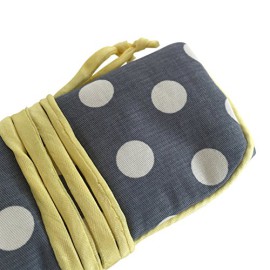 Issu-du-commerce-quitable-Inscription-Rouleau-pochette–bijoux-de-voyage-fait-main-motif–pois-Grisjaune-0