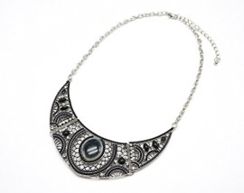 CC969E-Collier-Plastron-Demi-Lune-Pointu-Mtal-Strass-Pierres-Noir-Mode-Fantaisie-0