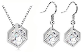 FLORAY Femme Blanc Cubes Parures ou Collier avec pendentif ou Boucles d’oreilles. Longueur de la chaîne:45cm FLORAY Femme Blanc Cubes Parures ou Collier avec pendentif ou Boucles d’oreilles. Longueur de la chaîne:45cm