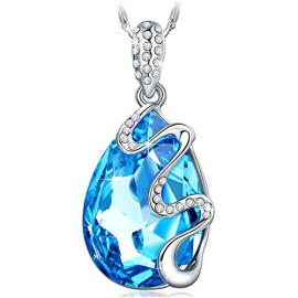 Pauline & Morgen « Venise Rêve » Collier avec Pendentif Femme bleu Cristal Swarovski Elements Plaqué Or Blanc. Grâce à son facettage extraordinaire, ce design scintille de mille et une manières. Pauline & Morgen « Venise Rêve » Collier avec Pendentif Femme bleu Cristal Swarovski Elements Plaqué Or Blanc. Grâce à son facettage extraordinaire, ce design scintille de mille et une manières.