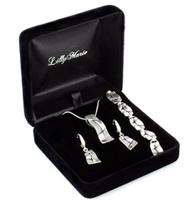 Un ensemble de bijoux en argent oxydé, fait à la main avec Box, un cadeau parfait pour une femme ou une petite amie Un ensemble de bijoux en argent oxydé, fait à la main avec Box, un cadeau parfait pour une femme ou une petite amie