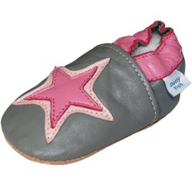 Chaussures bébé souples en cuir pour les filles avec des semelles en daim – Dotty Fish – Grey et étoile Rose Conception – 0-6 Mois à 2-3 Ans Chaussures bébé souples en cuir pour les filles avec des semelles en daim – Dotty Fish – Grey et étoile Rose Conception – 0-6 Mois à 2-3 Ans