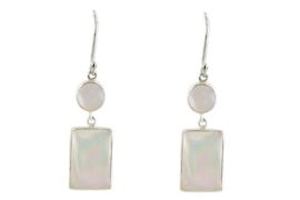 Les-Poulettes-Bijoux-Boucles-dOreilles-Argent-Pastilles-et-Rectangle-en-Nacre-Blanc-0-0