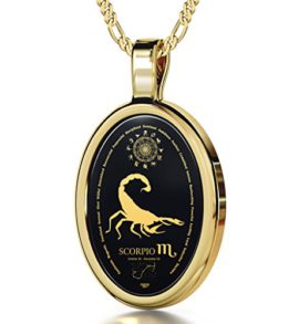 Pendentif Signe du Zodiaque – Collier Scorpion avec Inscription en Or 24ct sur une Pierre Onyx, 45cm – Bijoux Nano Pendentif Signe du Zodiaque – Collier Scorpion avec Inscription en Or 24ct sur une Pierre Onyx, 45cm – Bijoux Nano