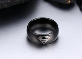 Hanfeier Dilanca Anneau de mariage biseauté agréable à porter en carbure de tungstène pour homme Logo « Superman » Noir 8 mm Hanfeier Dilanca Anneau de mariage biseauté agréable à porter en carbure de tungstène pour homme Logo « Superman » Noir 8 mm 4