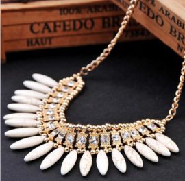 Mode-collier-Statement-Bijoux-de-mode-Chane-en-beige-clair-de-la-marque-MyBeautyworld24-0-0