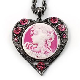 Pendentif coeur « femme avec des fleurs » camée cristal rose Pendentif coeur « femme avec des fleurs » camée cristal rose