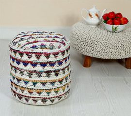 Homescapes-Pouf-carr-traphilo-motifs-triangle-Coloris-blanc-45-x-40-cm-0-1