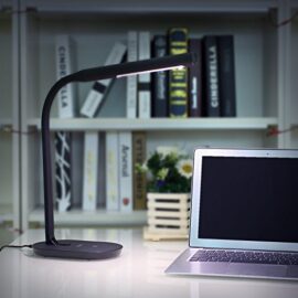 Aglaia Lampe de Bureau LED 7W, Lampe LED de Table avec 5V 2A Port USB de Recharge, 3 Niveaux de Luminosité Régleable, Lumière Froide Naturelle pour Meilleure Protection de Vision Aglaia Lampe de Bureau LED 7W, Lampe LED de Table avec 5V 2A Port USB de Recharge, 3 Niveaux de Luminosité Régleable, Lumière Froide Naturelle pour Meilleure Protection de Vision 3