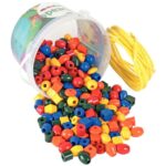Image Perles en plastique - 7 formes et 5 couleurs - Seau de 245