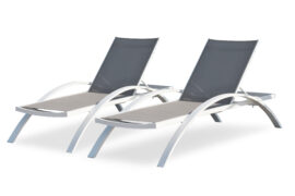 lot-de-2-chaises-longues-en-toile-plastifiee-taupe-et-aluminium-blanc