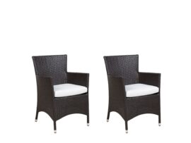 lot-de-2-fauteuils-de-jardin-en-rotin-marron-avec-coussins-blanc-casse