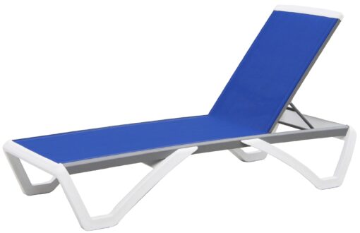 Chaise longue en PVC blanc et toile plastifiée bleue